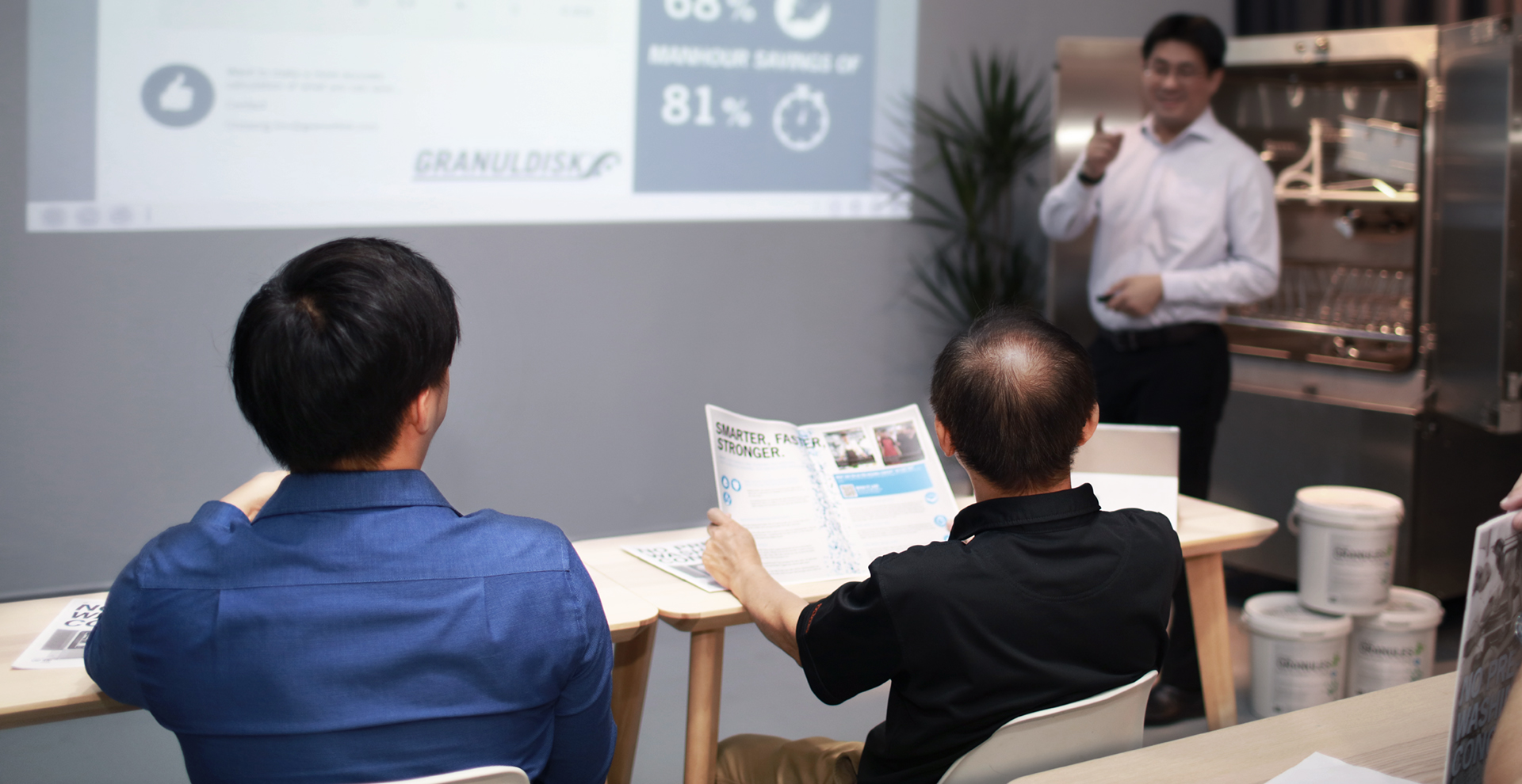 Customers sitting in Granuldisk Academy